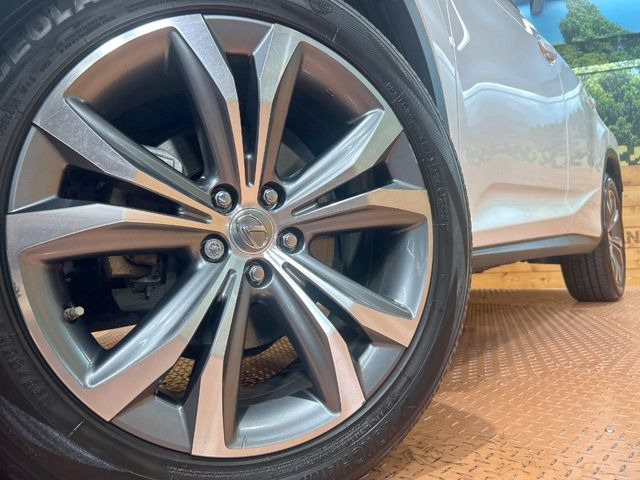 【純正20インチアルミホイール】外観にマッチした純正アルミホイールを装着しております。各種社外アルミホイールや、スタッドレスタイヤも取扱いしております。是非ご相談ください♪