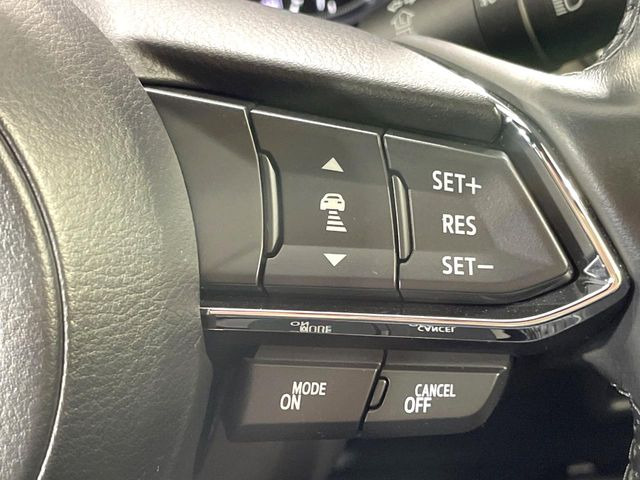 【マツダ・レーダークルーズコントロール】高速道路での長距離走行が楽に!自動で速度を保つクルーズコントロールが、衝突軽減システムと連携し、前方の車両を感知して車間を保つように速度調節してくれます!!