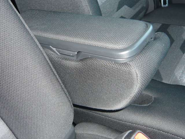 �V�[�g������H�v����^�]�肪�g���Ղ��悤�Ƀf�U�C������Ă��܂��B