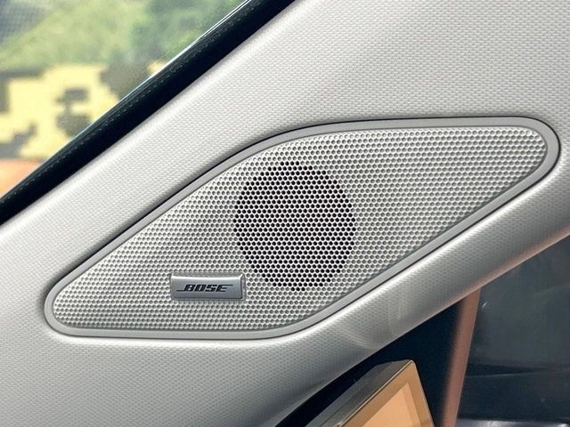 �yBOSE�T�E���h�V�X�e���z���[�J�[�I�v�V�����̍��i�ʃT�E���h�V�X�e���𓋍ځB��p�̃`���[�j���O���{���ꂽ�召�l�X�ȃX�s�[�J�[����ǎ��ȃT�E���h���t�ł��A�Տꊴ���ӂ�鉹����Ԃ����o���܂��B