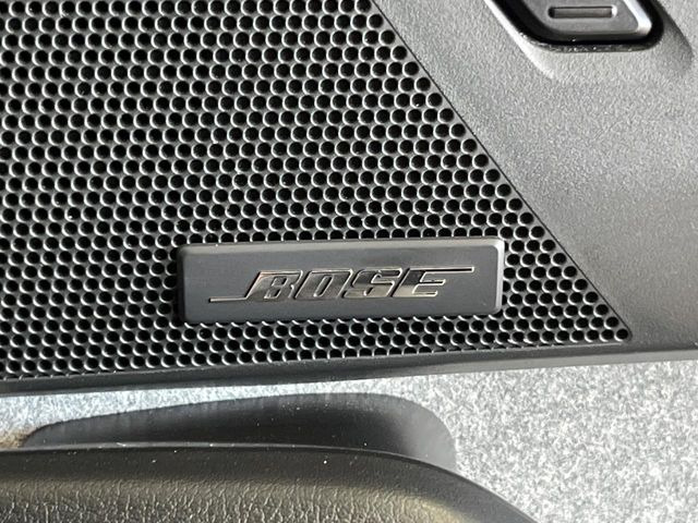 �yBOSE�T�E���h�V�X�e���z���[�J�[�I�v�V�����̍��i�ʃT�E���h�V�X�e���𓋍ځB��p�̃`���[�j���O���{���ꂽ�召�l�X�ȃX�s�[�J�[����ǎ��ȃT�E���h���t�ł��A�Տꊴ���ӂ�鉹����Ԃ����o���܂��B