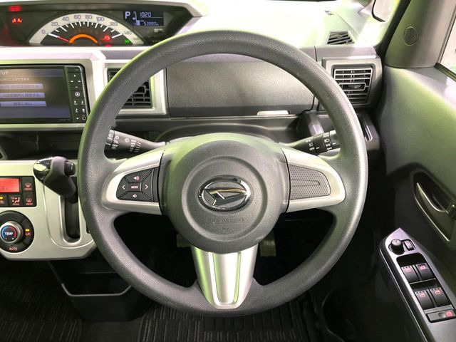 インテリアに合わせたデザインのステアリングは、運転される方のことも考え、運転しやすい形状、大きさです。是非一度、実際に触ってお確かめください。