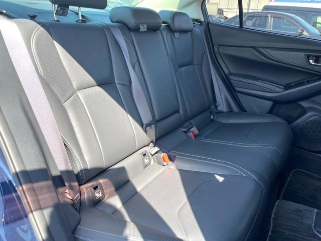 後部座席も気になるようなキズ・汚れやへたり等、大きなダメージはなく、良好な状態です。