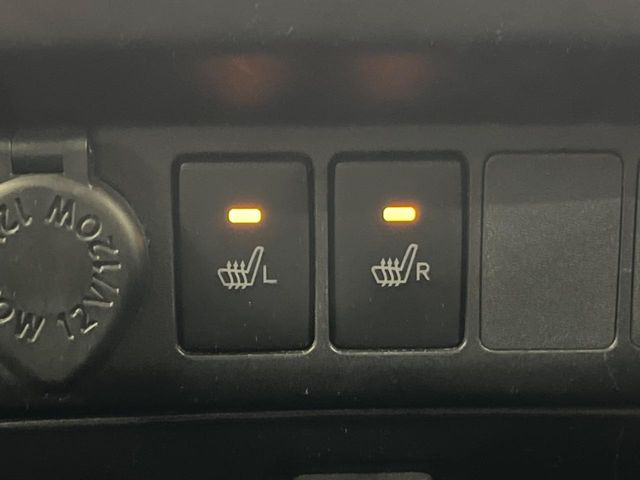 【シートヒーター】寒い日に重宝するシートヒーター!エアコンより早く温まってくれるので寒がりの人も安心ですね♪エアコンの温風は乾燥するから苦手、という方にもをおすすめです。