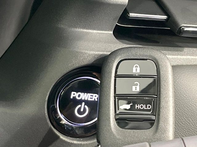 �yHonda�X�}�[�g�L�[�z�J�o����|�P�b�g�ɓ��ꂽ�܂܂ł��h�A�̎{���E�������\�ȃX�}�[�g�L�[�𑕔��B�G���W���̃I���E�I�t�����J�M�����o���K�v����������Ƃ��Ă��֗��ł���