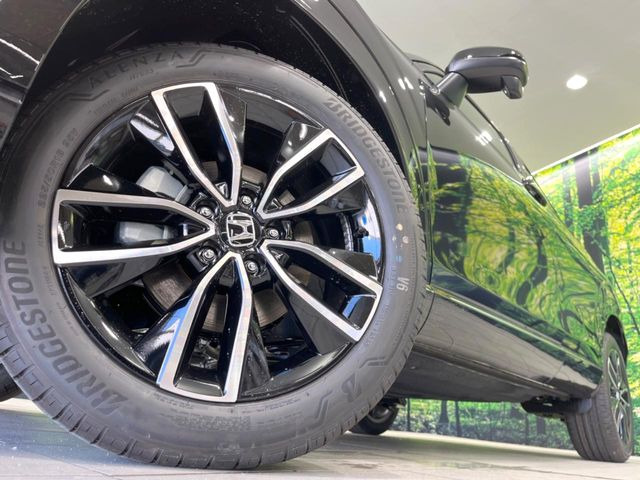 �y����18�C���`�A���~�z�C�[���z�O�ςɃ}�b�`���������A���~�z�C�[���𑕒����Ă���܂��B�e��ЊO�A���~�z�C�[����A�X�^�b�h���X�^�C�����戵�����Ă���܂��B���񂲑��k����������