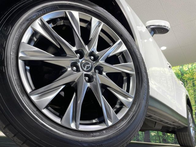 【純正19インチアルミホイール】外観にマッチした純正アルミホイールを装着しております。各種社外アルミホイールや、スタッドレスタイヤも取扱いしております。是非ご相談ください♪