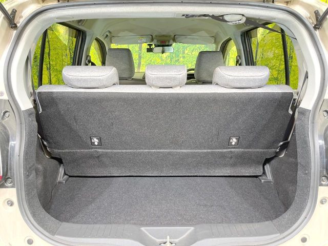 積み下ろしのしやすいデッキにはたっぷりと荷物を積み込んでいただけます。遊びから仕事まで、様々なシーンで頼れます♪