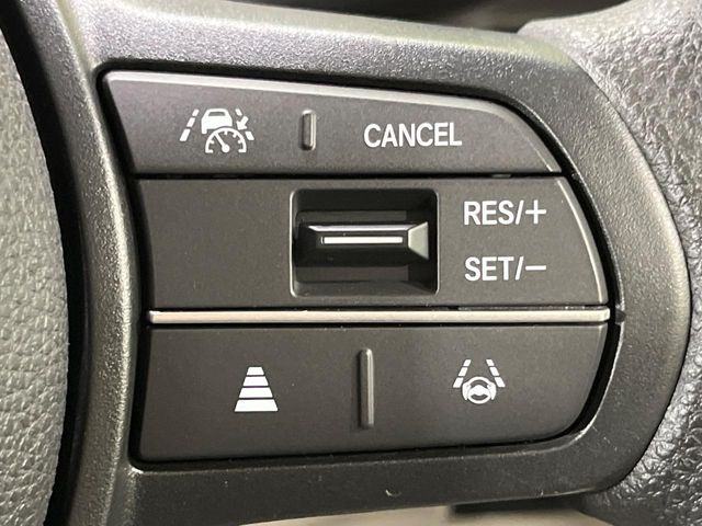 【アダプティブクルーズコントロール】高速道路での長距離走行が楽に!!自動で速度を保つクルーズコントロールが、衝突軽減システムと連携し、前方の車両を感知して車間を保つように速度調節してくれます!!