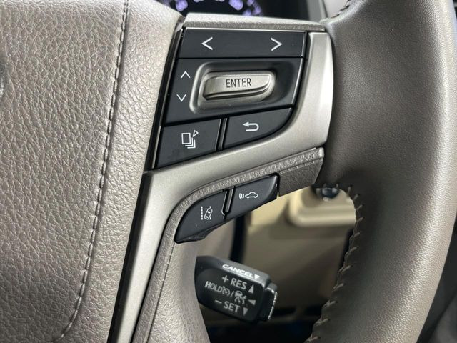 【レーダークルーズコントロール】高速道路での長距離走行が楽に!!自動で速度を保つクルーズコントロールが、衝突軽減システムと連携し、前方の車両を感知して車間を保つように速度調節してくれます!!