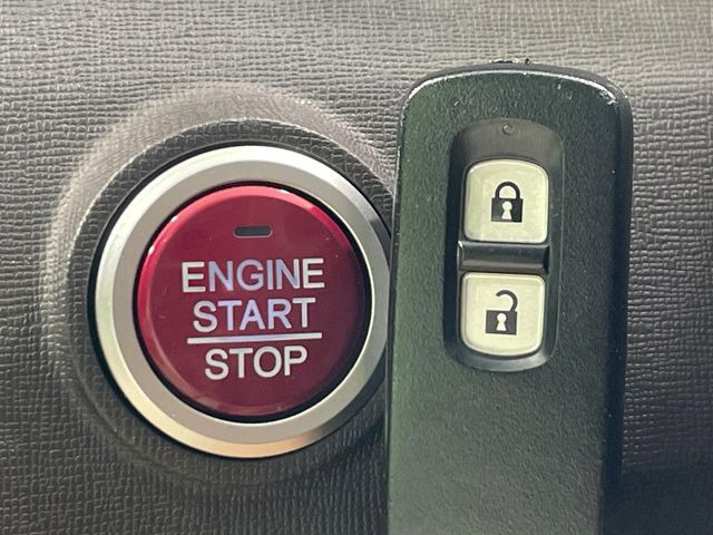 �yHonda�X�}�[�g�L�[�z�J�o����|�P�b�g�ɓ��ꂽ�܂܂ł��h�A�̎{���E�������\�ȃX�}�[�g�L�[�𑕔��B�G���W���̃I���E�I�t�����J�M�����o���K�v����������Ƃ��Ă��֗��ł���