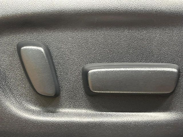 【パワーシート】スイッチ一つで簡単にシートの微調整が可能!電動だから力もいりません!快適なシートポジションにセットして、快適なドライブをお楽しみください。