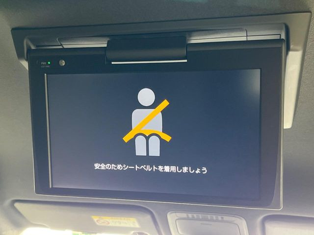 【フリップダウンモニター】大画面モニターで後席でもエンタメをお楽しみいただけます。小さなお子様にも大人気の装備です♪