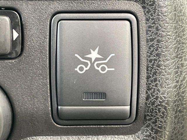 �y�G�}�[�W�F���V�[�u���[�L�z���s���ɑO���̎ԗ�����F�����A�Փ˂������Ȏ��͌x��ƃu���[�L�ŏՓˉ���Ɣ�Q�y�����A�V�X�g�B�����S�Ƀh���C�u�����y���݂��������܂��B