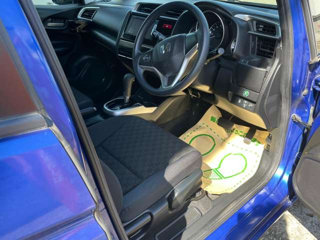 フィット1.3 13G Fパッケージ 4WD