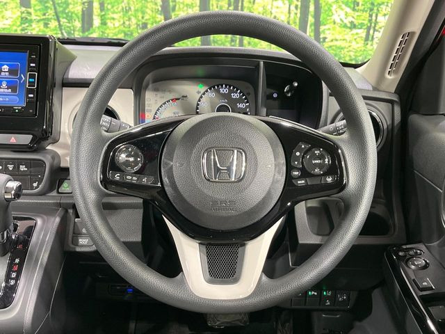 ステアリングも使用感が少なく、きれいな状態となっております♪