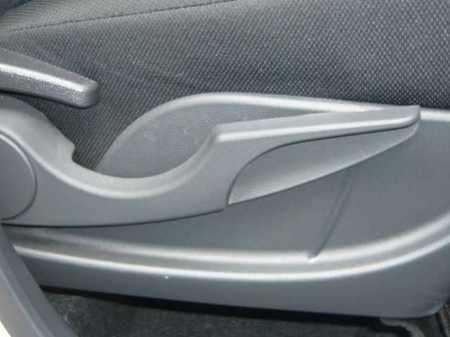 �^�]�Ȃɂ̓V�[�g���t�^�[���t���Ă��܂��̂ō����ɂ��킹�ăh���C�r���O�|�W�V���������߂��܂��B