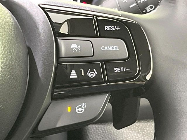 【アダプティブクルーズコントロール】高速道路での長距離走行が楽に!!自動で速度を保つクルーズコントロールが、衝突軽減システムと連携し、前方の車両を感知して車間を保つように速度調節してくれます!!