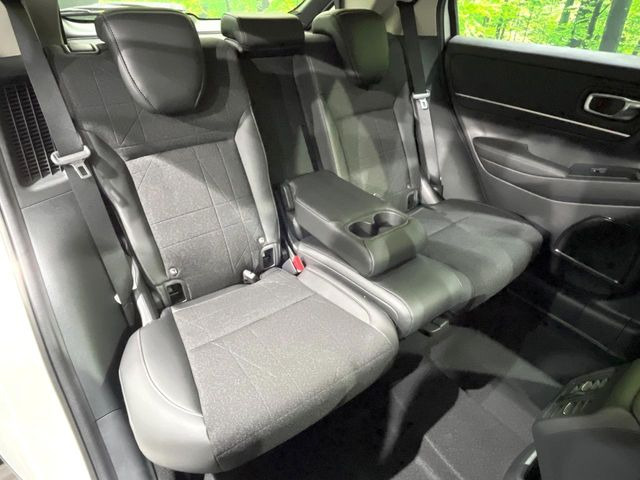 後部座席も気になるようなキズ・汚れやへたり等、大きなダメージはなく、良好な状態です。