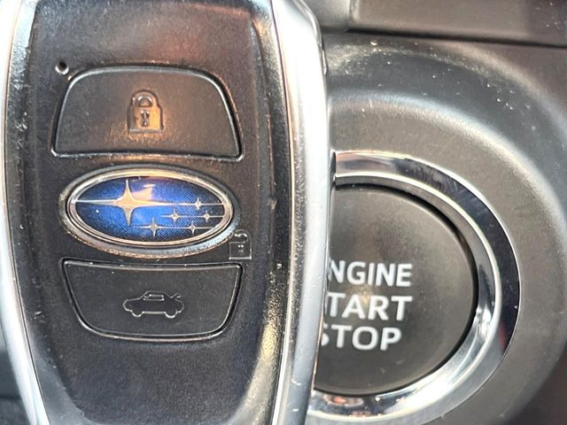 【アクセスキー&プッシュスタート】カバンやポケットに入れたままでもドアの施錠・解錠が可能なスマートキーを装備。エンジンのオン・オフ時もカギを取り出す必要が無く、ボタンをプッシュするだけでOK♪