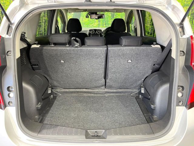 ���i�̂���������ʋ΁A���}���ɏ\���ȉ׎��X�y�[�X���m�ۂ��Ă���܂��B�Z�J���h�V�[�g��|���ƁA�傫�ȉו��̐ύڂ��\�ł���