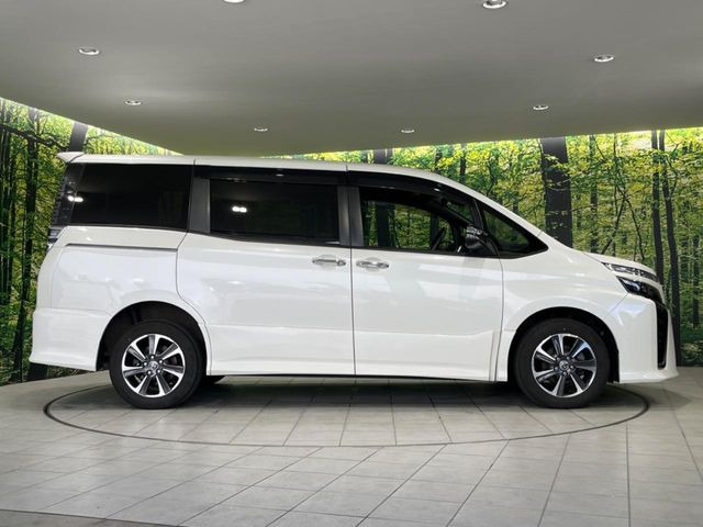 ☆全国のネクステージからお取り寄せが可能※!遠方の店舗に展示してあるクルマが気になる場合も、最寄りの店舗でご覧いただくことが可能です!是非私たちに要望をお聞かせください!※別途費用