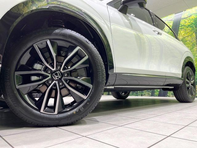 【純正18インチアルミホイール】外観にマッチした純正アルミホイールを装着しております。各種社外アルミホイールや、スタッドレスタイヤも取扱いしております。是非ご相談ください♪