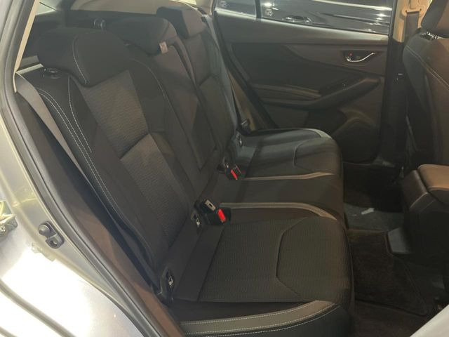 後部座席も気になるようなキズ・汚れやへたり等、大きなダメージはなく、良好な状態です。