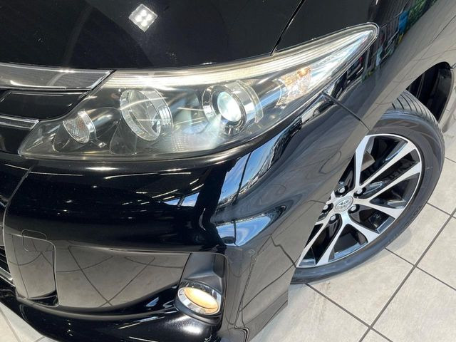 【HIDヘッドライト】非常に明るく前方を照らしてくれるので、悪天候や夜間の走行時も視界良好で安心してお乗りいただけます。