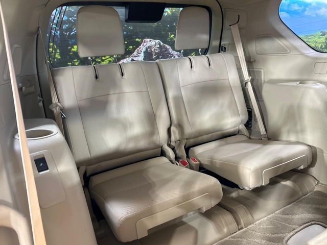 3列目シートはもちろん状態良好☆大人でもゆったりと座って頂けますので、大人数でのお出かけもラクラクです♪ご家族で、気の知れた仲間で、ドライブに行くのが楽しみですね♪