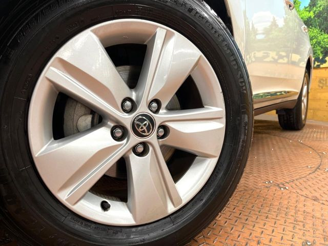 【純正17インチアルミホイール】外観にマッチした純正アルミホイールを装着しております。各種社外アルミホイールや、スタッドレスタイヤも取扱いしております。是非ご相談ください♪