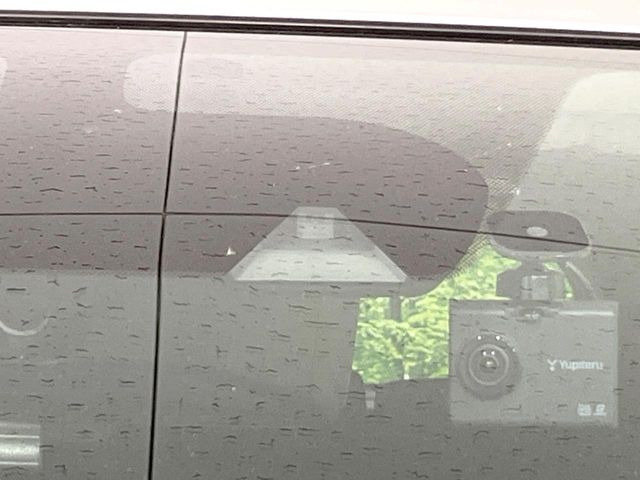 �y�G�}�[�W�F���V�[�u���[�L�z���s���ɑO���̎ԗ�����F�����A�Փ˂������Ȏ��͌x��ƃu���[�L�ŏՓˉ���Ɣ�Q�y�����A�V�X�g�B�����S�Ƀh���C�u�����y���݂��������܂��B