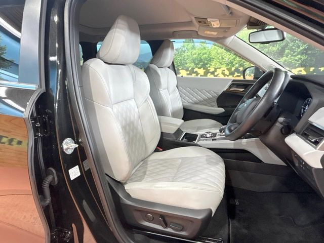 �y���烌�U�[�V�[�g�z����̂ӂ���肪�e�ՂŃ����e�i���X�����ȒP�ȁA�@�\���ɗD��鍇����v���̗p�����㎿�ȃV�[�g�ł��B����S�n���悭�A���������ӂ��S�n�ǂ��ԓ���Ԃ����o���Ă���܂��B