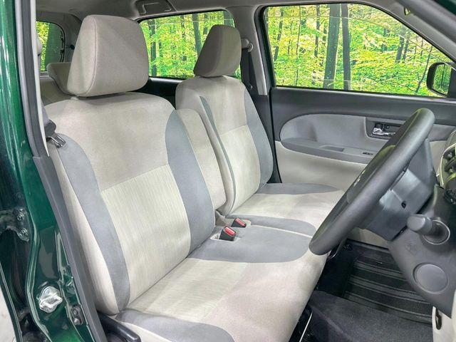 運転席シート廻りは使用感も少なく、良好な状態となっています。丁寧に使われていたことがよくわかりますね。