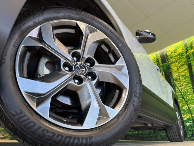 �y����18�C���`�A���~�z�C�[���z�O�ςɃ}�b�`���������A���~�z�C�[���𑕒����Ă���܂��B�e��ЊO�A���~�z�C�[����A�X�^�b�h���X�^�C�����戵�����Ă���܂��B���񂲑��k����������