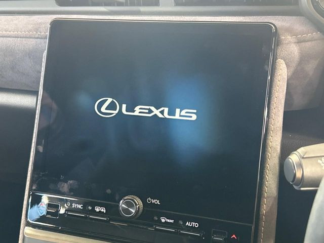 �y9.8�C���` �f�B�X�v���C�I�[�f�B�I�z���ʂ̃f�B�X�v���C��AppleCarPlay��AndroidAuto�����p�\�B�傫�ȉ�ʂŃX�}�z�i�r�A�v���������p���������܂���