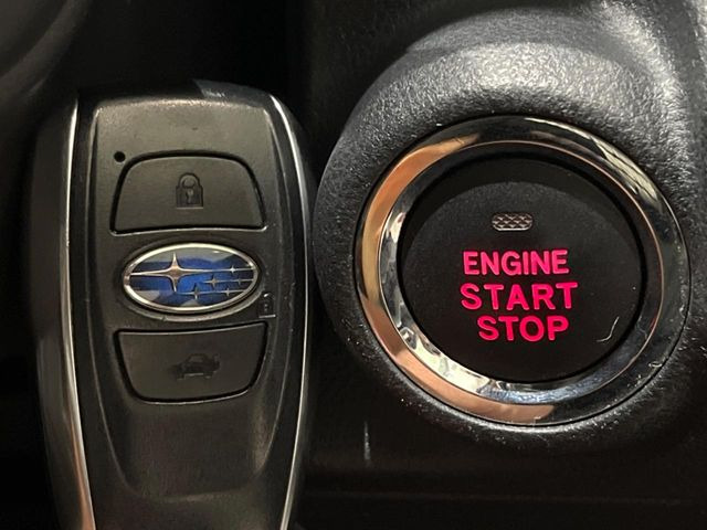 【アクセスキー&プッシュスタート】カバンやポケットに入れたままでもドアの施錠・解錠が可能なスマートキーを装備。エンジンのオン・オフ時もカギを取り出す必要が無く、ボタンをプッシュするだけでOK♪