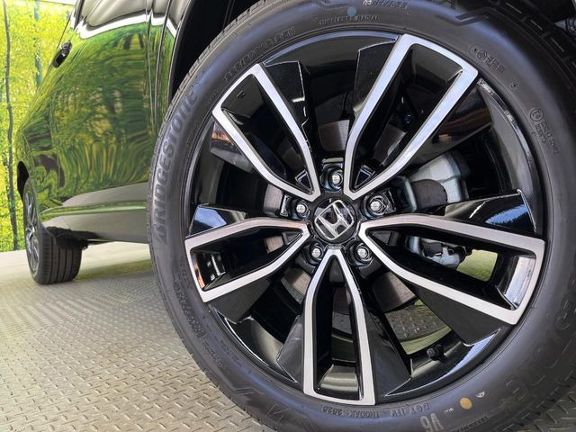 �y����18�C���`�A���~�z�C�[���z�O�ςɃ}�b�`���������A���~�z�C�[���𑕒����Ă���܂��B�e��ЊO�A���~�z�C�[����A�X�^�b�h���X�^�C�����戵�����Ă���܂��B���񂲑��k����������