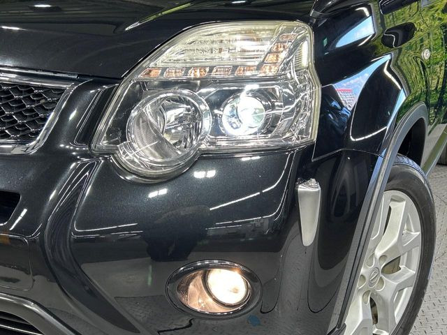 【HIDヘッドライト】非常に明るく前方を照らしてくれるので、悪天候や夜間の走行時も視界良好で安心してお乗りいただけます。