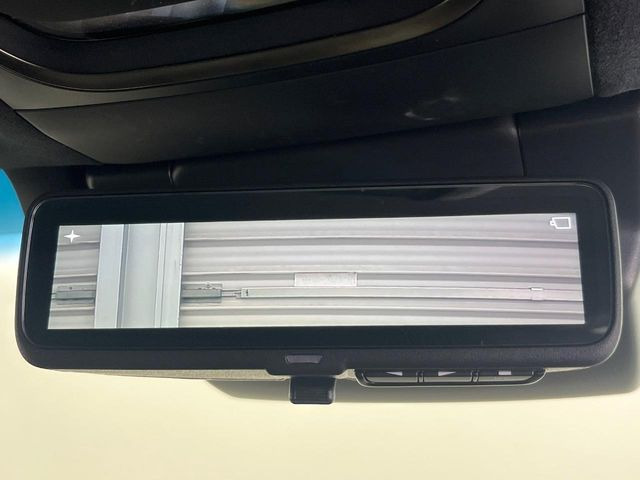 【デジタルインナーミラー】後席の大きな荷物や同乗者で後方が確認しづらい時でも安心!カメラが撮影した車両後方の映像をルームミラー内に表示。クリアな視界で状況の確認が可能です!