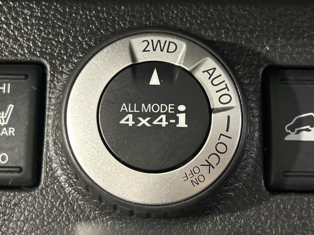【オールモード4×4】2WD/4WDモードを手軽に切り替え可能。燃費重視の2WD、スタック時に役立つLOCK、AUTOモードでは4WDの配分を自動で調整し、路面状況を問わず安定した走りをサポート。