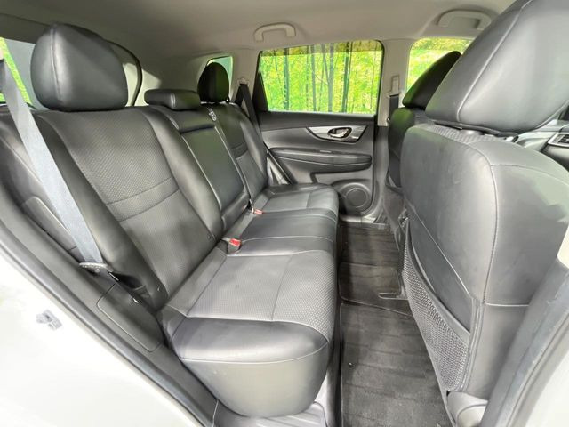 後部座席も気になるようなキズ・汚れやへたり等、大きなダメージはなく、良好な状態です。