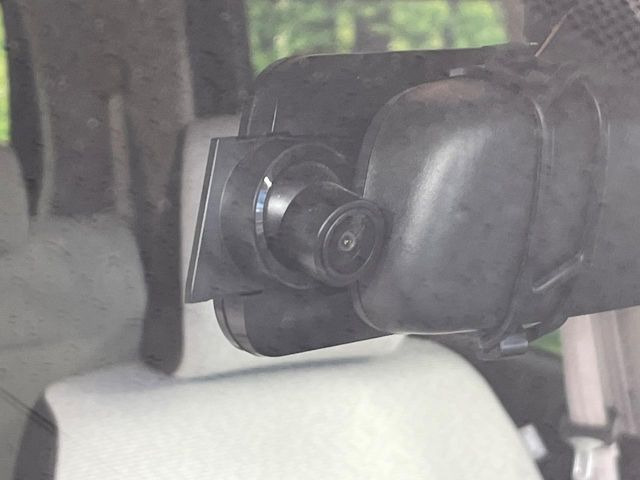 【ドライブレコーダー】安心・安全なカーライフに必須のドライブレコーダーを装備!走行中はもちろん、あおり運転や事故に遭遇した際の状況も映像で記録し、万一のリスクに備えます。