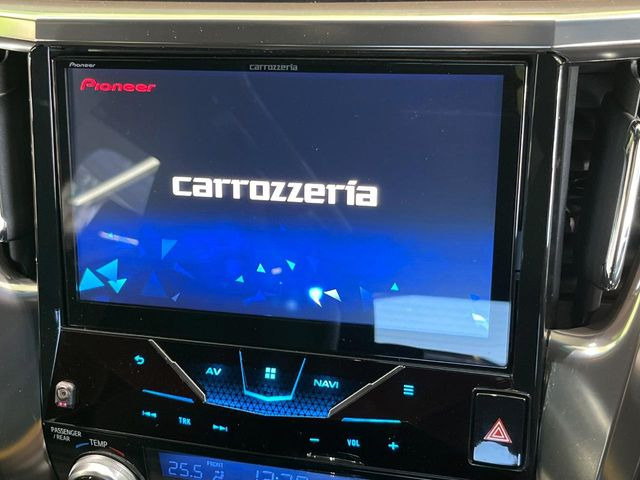 【大画面ナビ】人気の大型10インチナビを装備。存在感のある大画面はインパクト大!ナビ利用時のマップ表示は見やすく、テレビやDVDは臨場感がアップ!いつものドライブがグッと楽しくなります♪