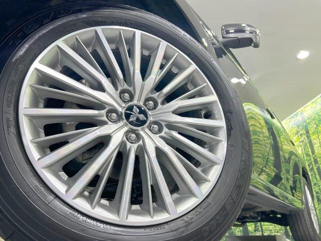 【純正18インチアルミホイール】外観にマッチした純正アルミホイールを装着しております。各種社外アルミホイールや、スタッドレスタイヤも取扱いしております。是非ご相談ください♪