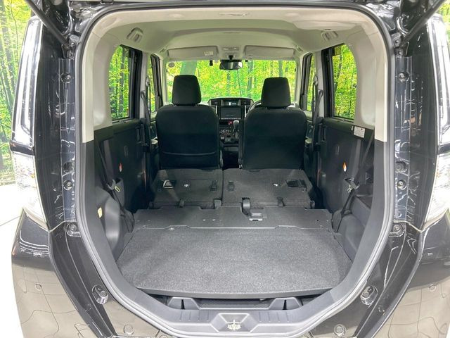 後席を格納すると、これだけの広さが!シーンに合わせたシートアレンジで、大きな荷物も積むことが出来ます♪