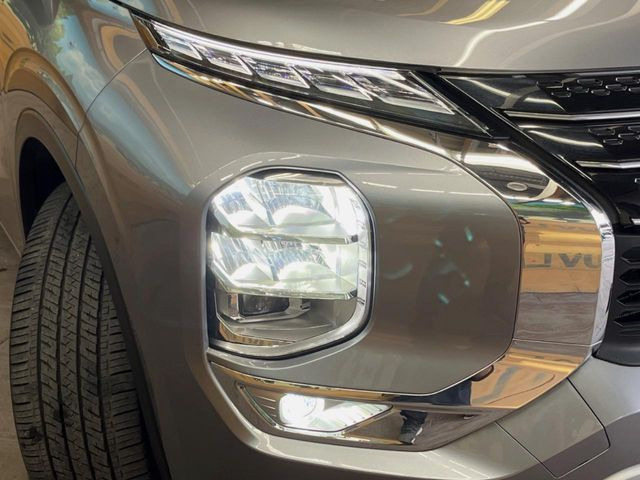 【シーケンシャルターンランプ付きLEDヘッドライト】人気の『流れるウィンカー』付きのLEDヘッドライトを装備♪高級感はもちろん、点灯時は存在感たっぷりで他車からも認識されやすく安心です。