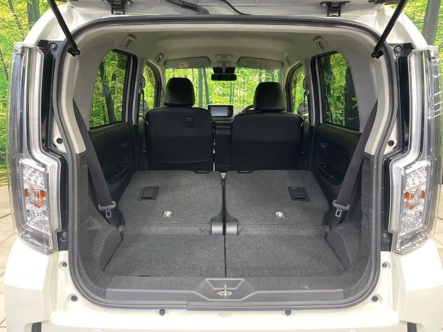 普段のお買い物や通勤、送迎等に十分な荷室スペースを確保しております。セカンドシートを倒すと、大きな荷物の積載も可能です♪