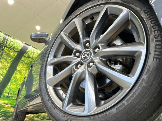 �y����18�C���`�A���~�z�C�[���z�O�ςɃ}�b�`���������A���~�z�C�[���𑕒����Ă���܂��B�e��ЊO�A���~�z�C�[����A�X�^�b�h���X�^�C�����戵�����Ă���܂��B���񂲑��k����������