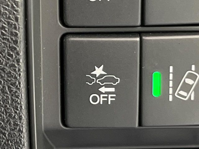 �y�z���_�Z���V���O�z���s���ɑO���̎ԗ�����F�����A�Փ˂������Ȏ��͌x��ƃu���[�L�ŏՓˉ���Ɣ�Q�y�����A�V�X�g�B�����S�Ƀh���C�u�����y���݂��������܂��B